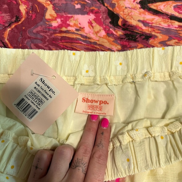 Showpo daisy two piece set - Picture 3 of 6